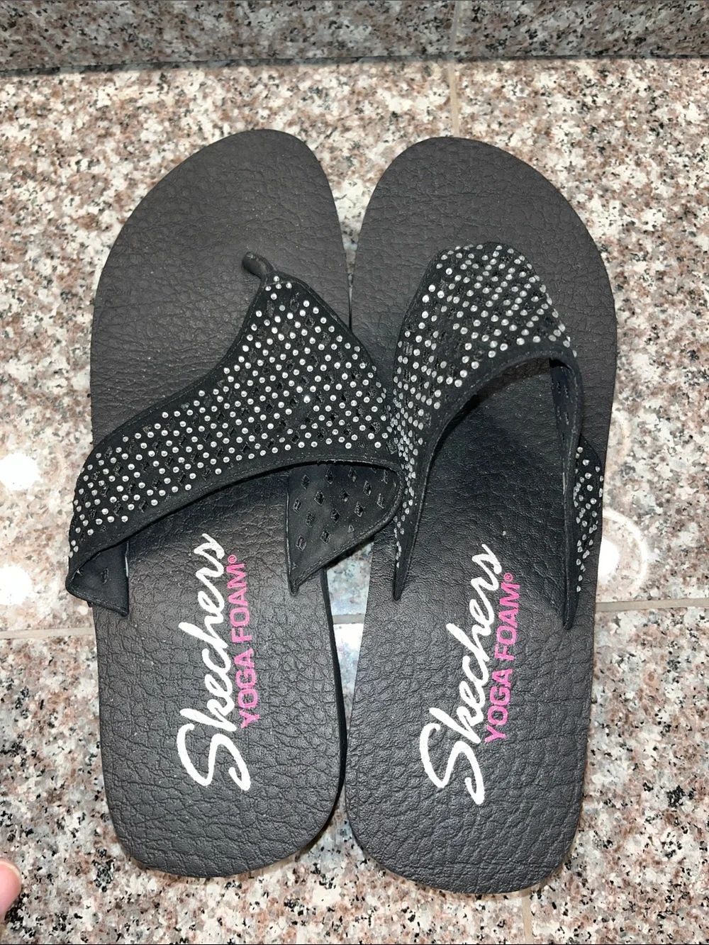Skechers Womens Black and White Rhinestone Yoga Foam Thong Sandals - Picture 4 of 12
